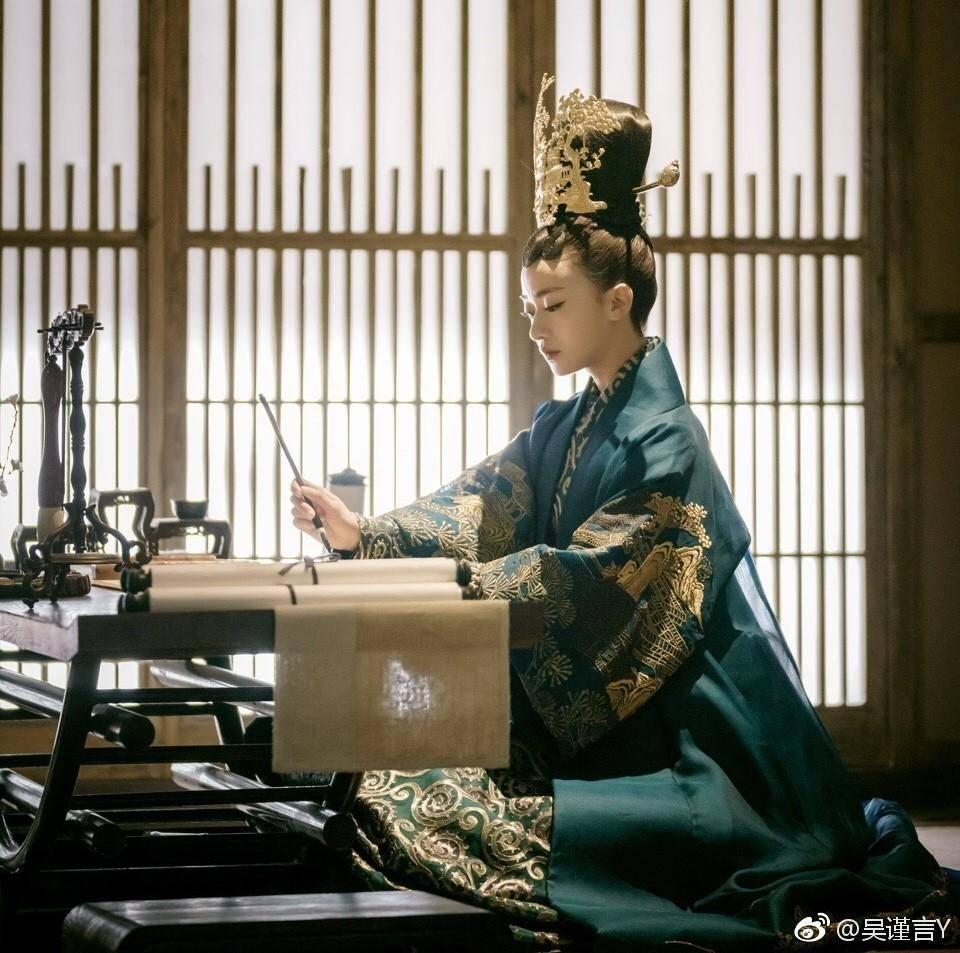 力压秦岚佘诗曼成《延禧》霸气黑莲花,她凭何