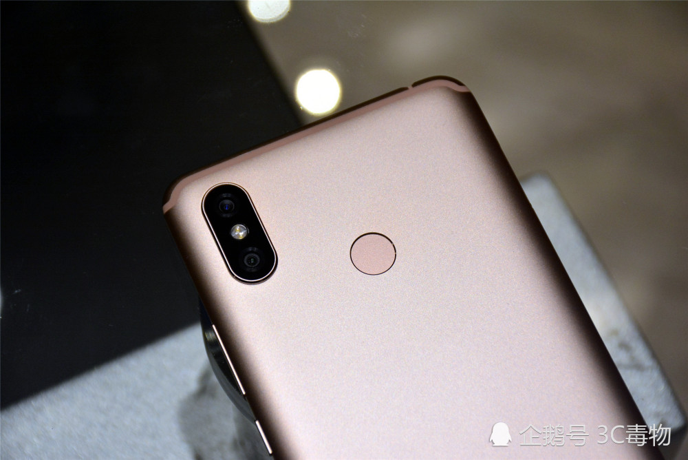 雷军:小米Max3用的如何?不仅大电池拍照也很