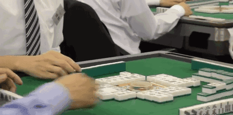 为这事,老婆没少跟他吵,可一向惧内的老高唯独对打麻将这事上寸步不让