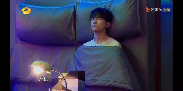 《幻月之城》王菲夸易烊千玺会演戏,影帝黄渤