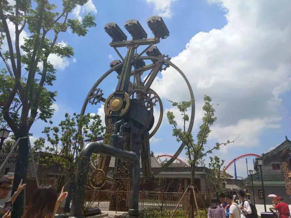 我们去了华谊兄弟电影世界,比横店小,但更好玩