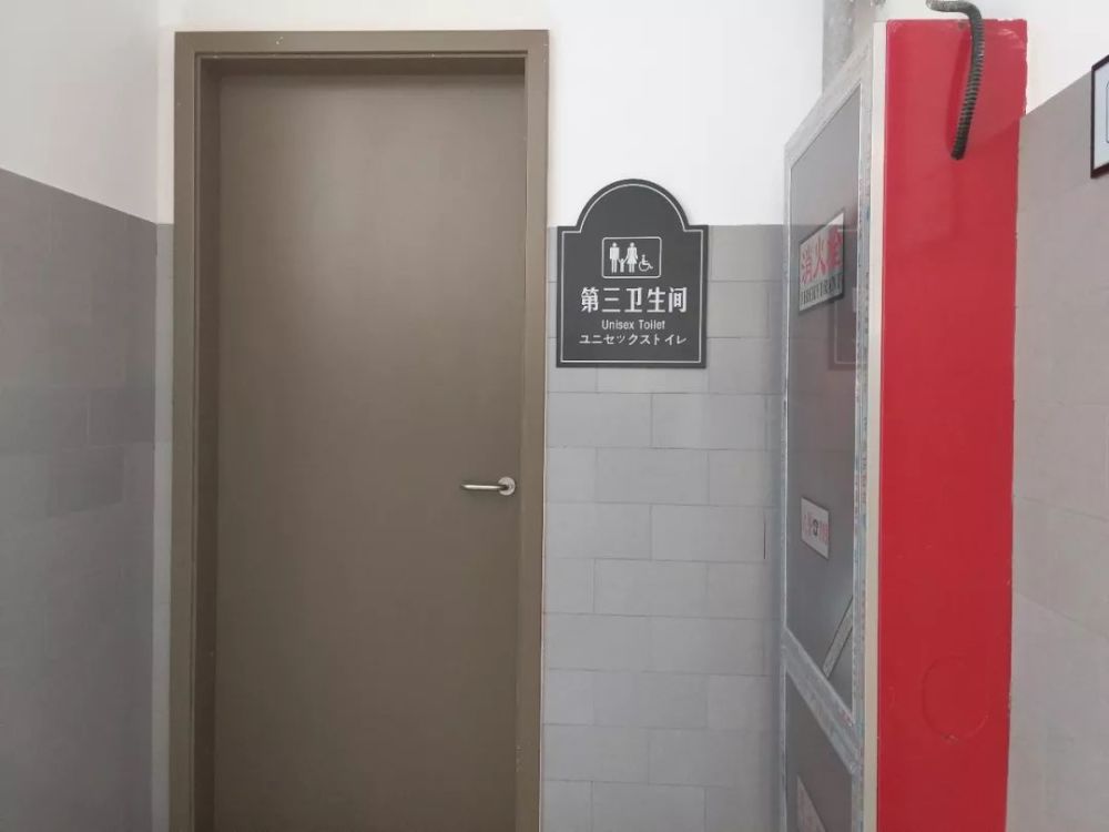 我们去了华谊兄弟电影世界,比横店小,但更好玩