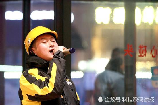 外卖小哥神秘组织:文能弹琴唱歌说英语 武能炒