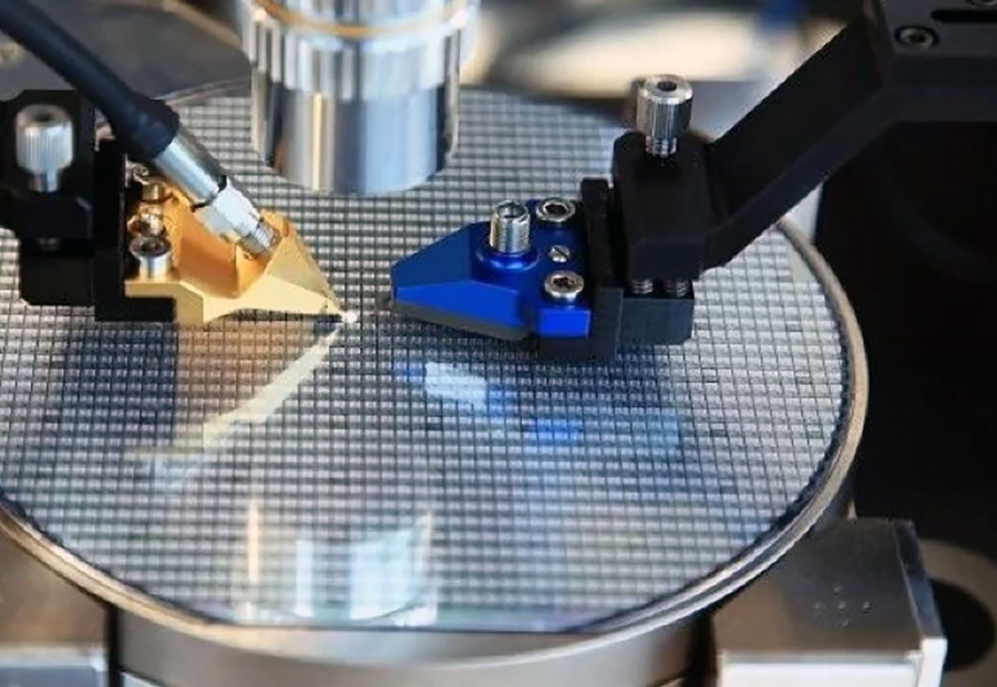 国产芯片为何卡在光刻机上!日本尼康社长:高级