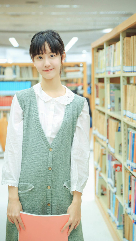 虽然大家对陈都灵的评价不怎么样,但是她的颜