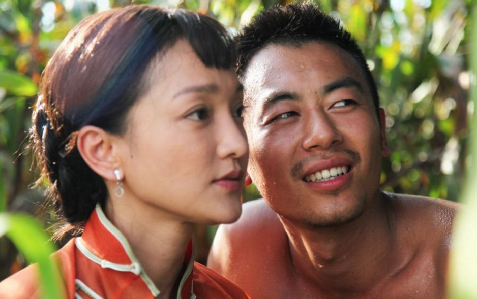 他是周迅的黄金搭档,谢娜的挚友,拍戏都带着老婆,男性