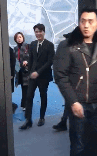 动漫男神筷子腿,李易峰两米大长腿是怎么长得?