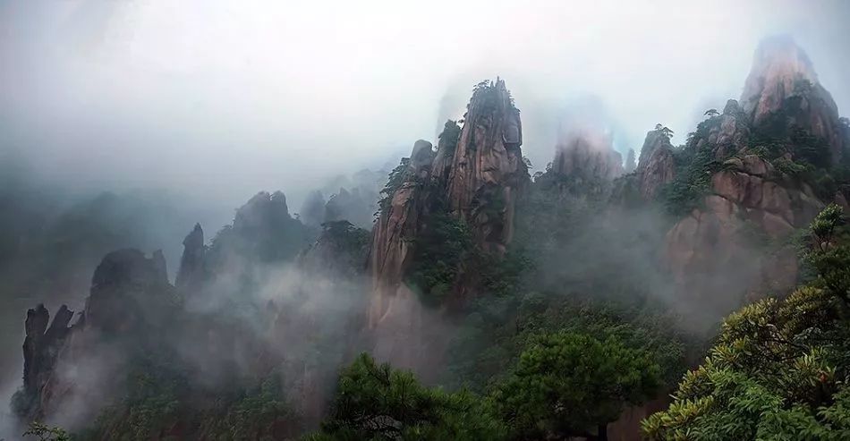 故乡杳无际,日暮且孤征.陈子昂《晚次乐乡县》鉴赏