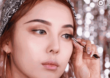 一成不变的少女感太无聊 不如来一款蔡依林的酷炫妆