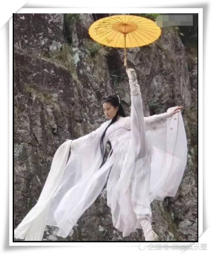 古装剧中撑伞的美女:杨蓉俏皮乖巧,王祖贤迷倒万千,而