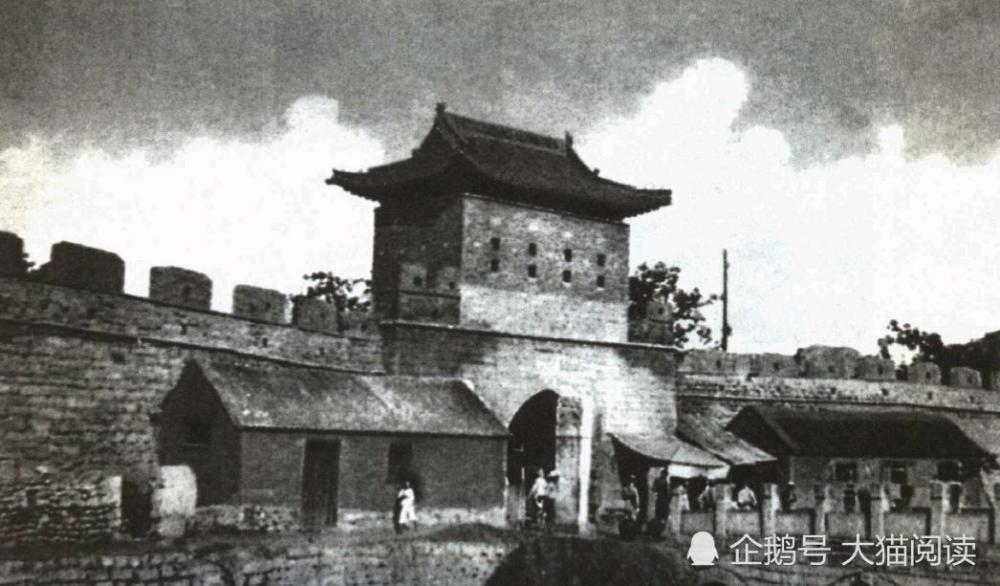 济南南关城楼及城墙,可惜也被毁于民国的战争中.此照片摄于民国初年.