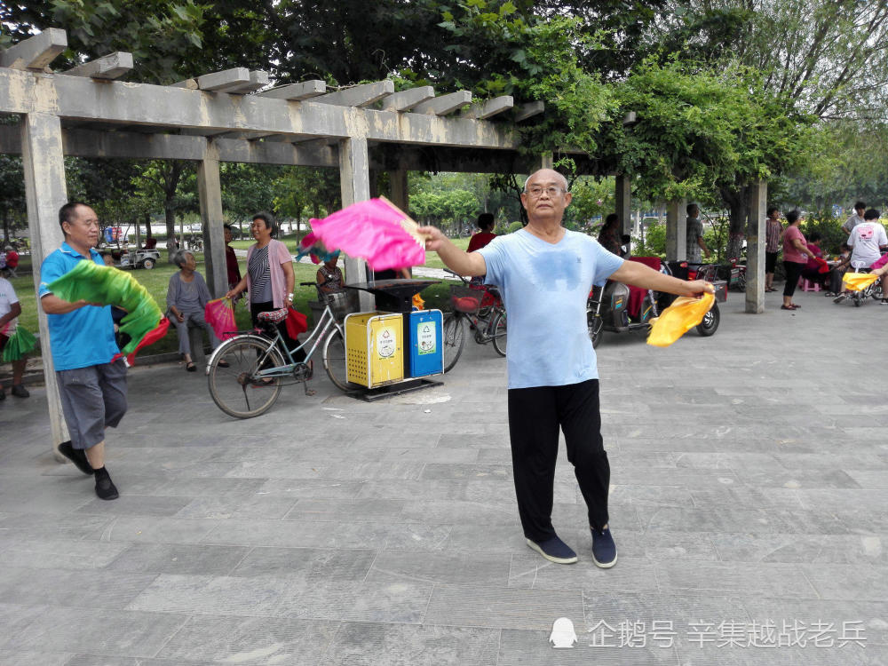 大爷,大妈们酷暑中的"广场舞"跳起来 辛集老兵视线