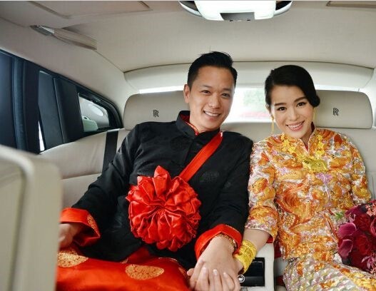 baby的中式婚服土豪气十足,刘诗诗干净素雅,唯