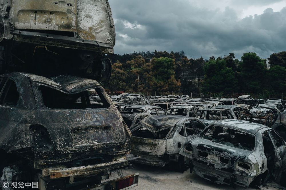 希腊森林火灾已致91人遇难 民众烛光中悼念遇