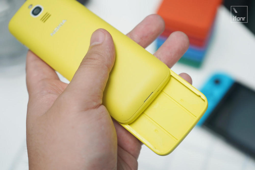 诺基亚8110 4G版上手体验:年轻人最喜欢的香