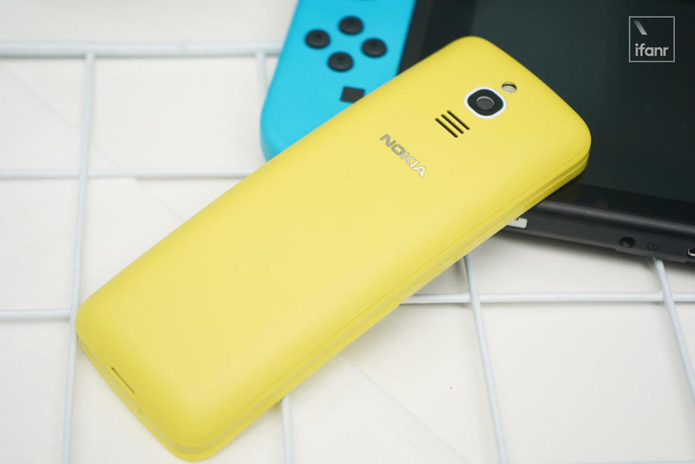 诺基亚8110 4G版上手体验:年轻人最喜欢的香