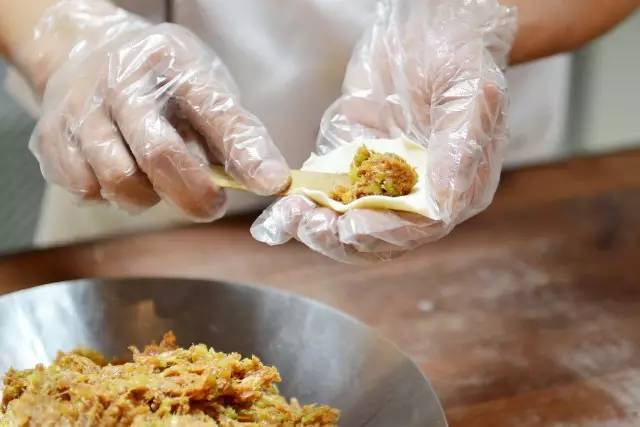 魔都18家网红鲜肉月饼报告:榨菜鲜肉 小龙虾鲜肉…