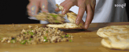 不柴 现烙的饼酥脆醇香,淋上一点汤汁 这一口绝味是西安人共同的推荐!