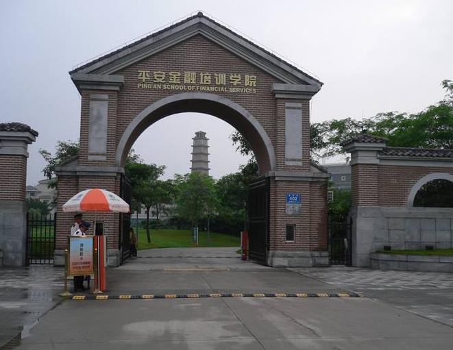 《甜蜜暴击》中的正则学院具体地址在深圳哪里