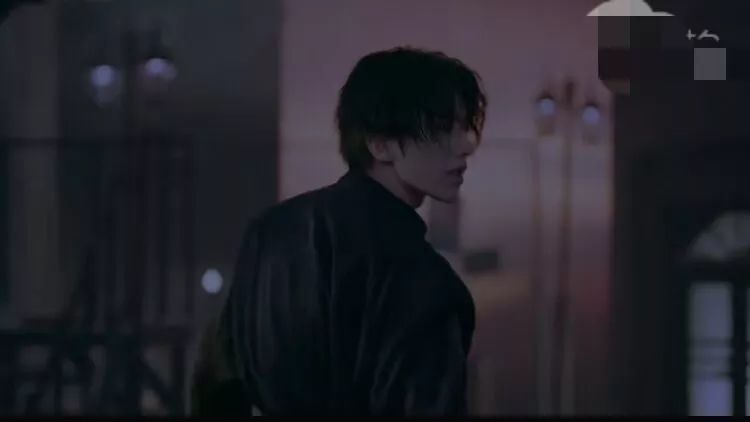 蔡徐坤新歌mv要上线啦!预告湿发魅惑坤!歌曲风