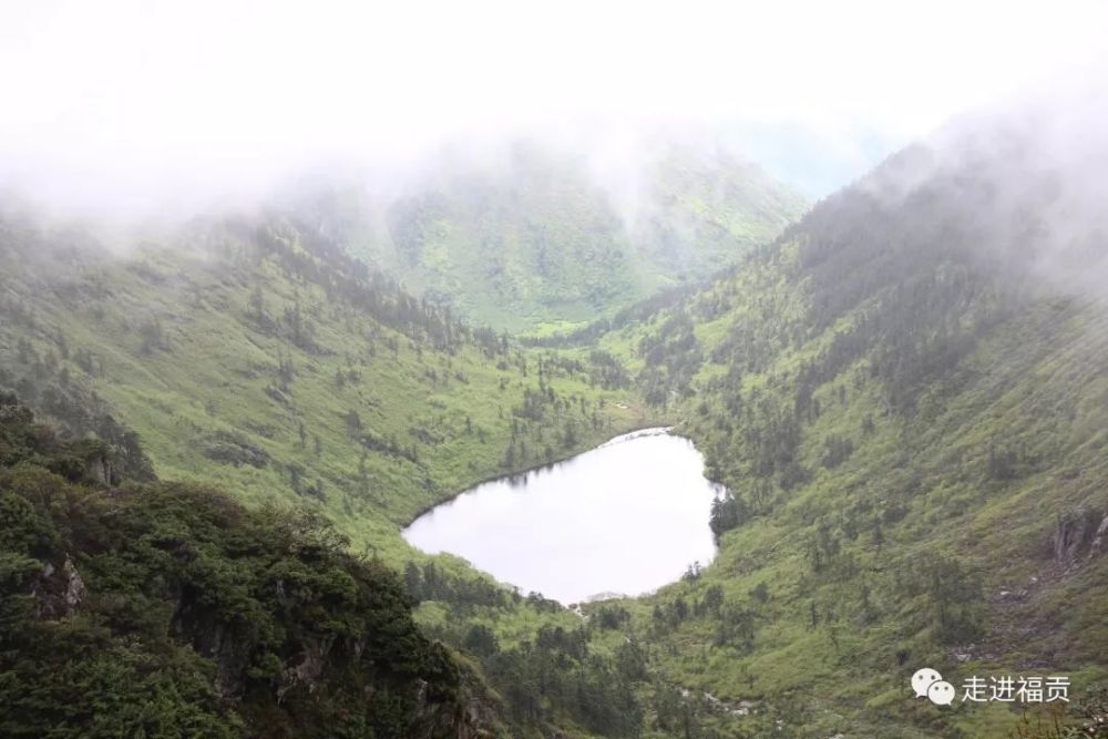 福贡:怒江大峡谷美丽的达友高山湖