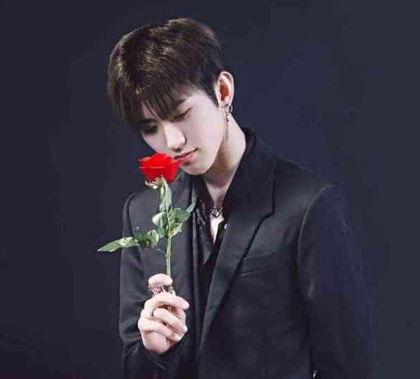 中国舞蹈老师用4个字评价蔡徐坤,而美国舞蹈老