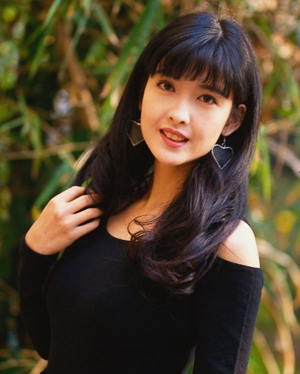 51岁的周慧敏近照曝光,宛如20多岁少女般,网友:不老女神!