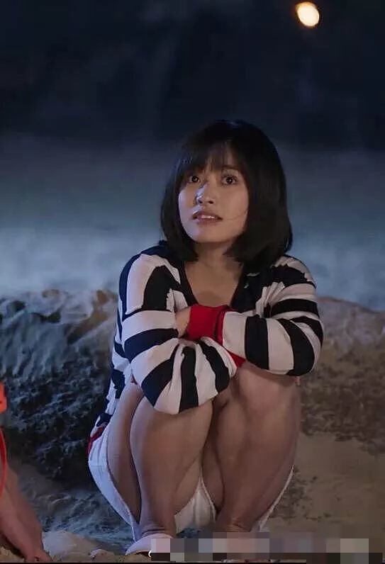 鞠婧祎比沈月还要矮，可这身材却是好的让人羡慕