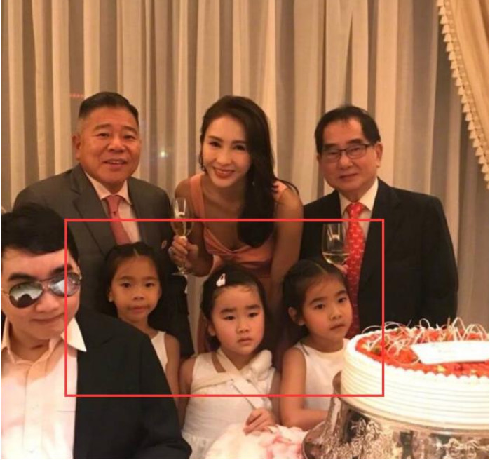 同样是明星的女儿，为何邱淑贞的孩子颜值高于黎姿的呢