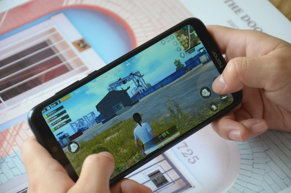 千元价格,还支持游戏加速功能 华为荣耀9i体验