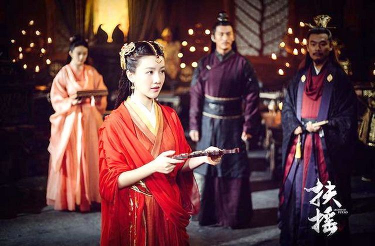 中传校花曾为戏剃光头，如今成当红人气小花旦，开启霸屏模式
