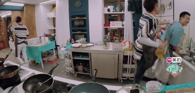 白举纲猜年龄,说错话被苏有朋暴打,吓得王俊