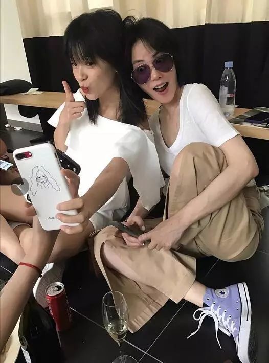 40岁式心态感=瘦+公式暴露女生装好舒淇在少女赵薇身上图片