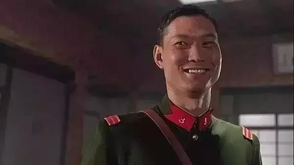 世界级华人拳王，实战能力不输李小龙，他才是动作片中最能打之人