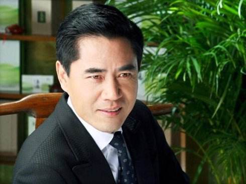 他是陈宝国的儿子，长得帅气，演了15部戏也没红，如今快被遗忘