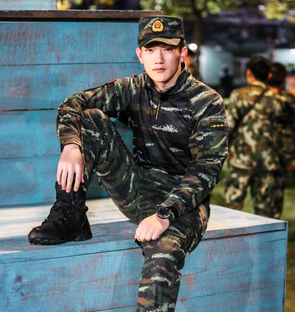 张馨予宣布结婚,在真人秀里与教官产生感情?她