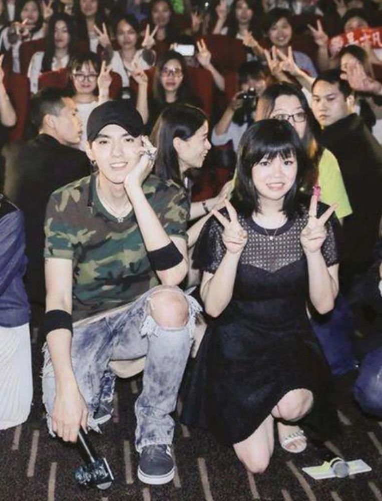 坐地排卵、萌到涨奶?追星女孩词汇量严重匮乏