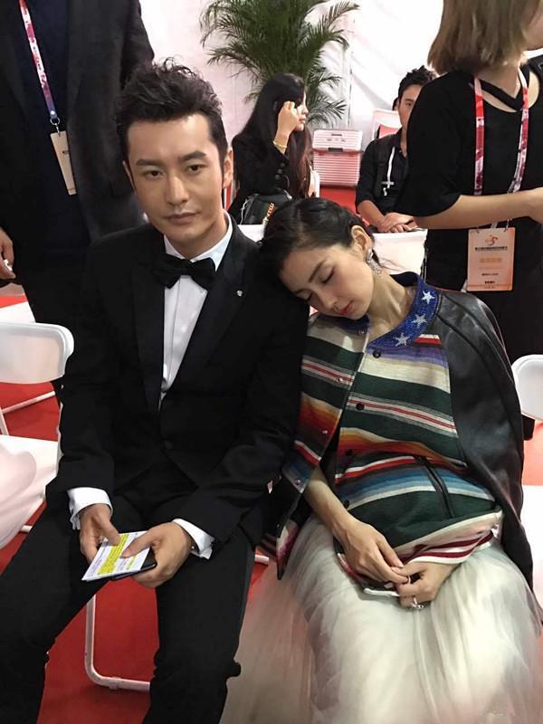 angelababy黄晓明同框出镜,嫁给了爱情,幸福的样子