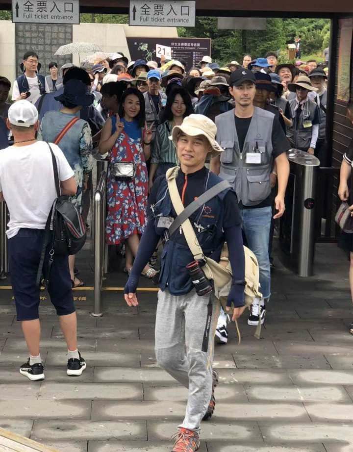 赵寅成跟老年团来中国旅游？当年他和宋智孝合作曾让国人印象深刻