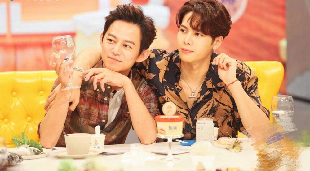 他说唱能力比吴亦凡强,综艺里比鹿晗搞笑,私下