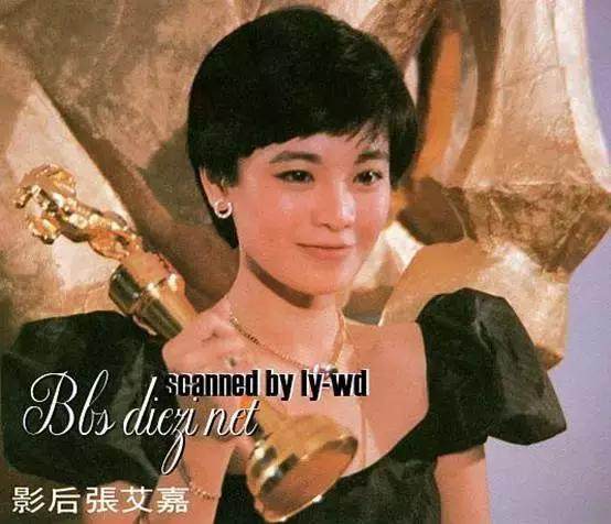 初见张艾嘉,还是因为《阿郎的故事》这部影片,让人铭记在心的,除了