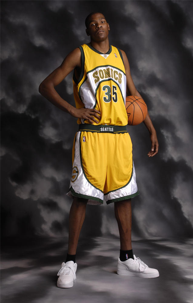 特辑:人在少年时 回顾全明星球员的新秀定妆照