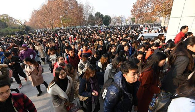 为啥大学生考公务员的越来越多?是没有梦想吗