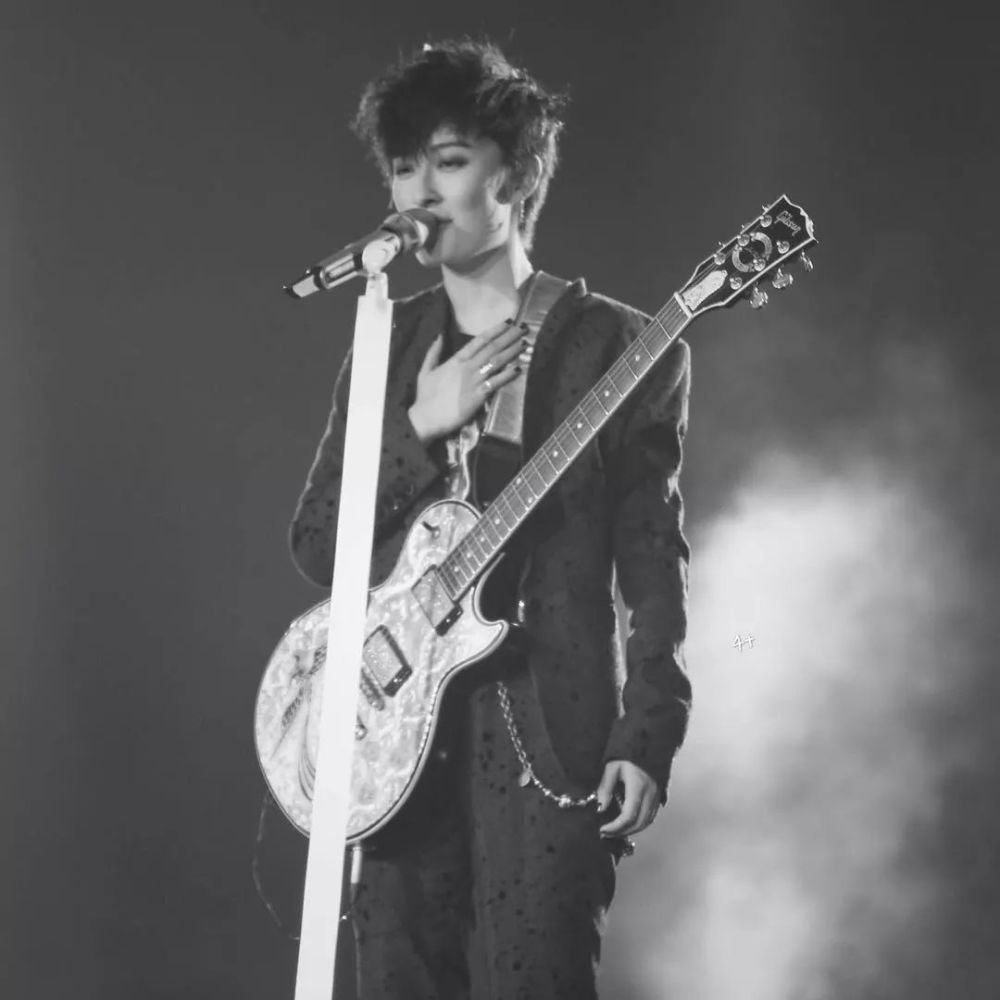 曾轶可再唱《狮子座》,当初的绵羊音女孩大变