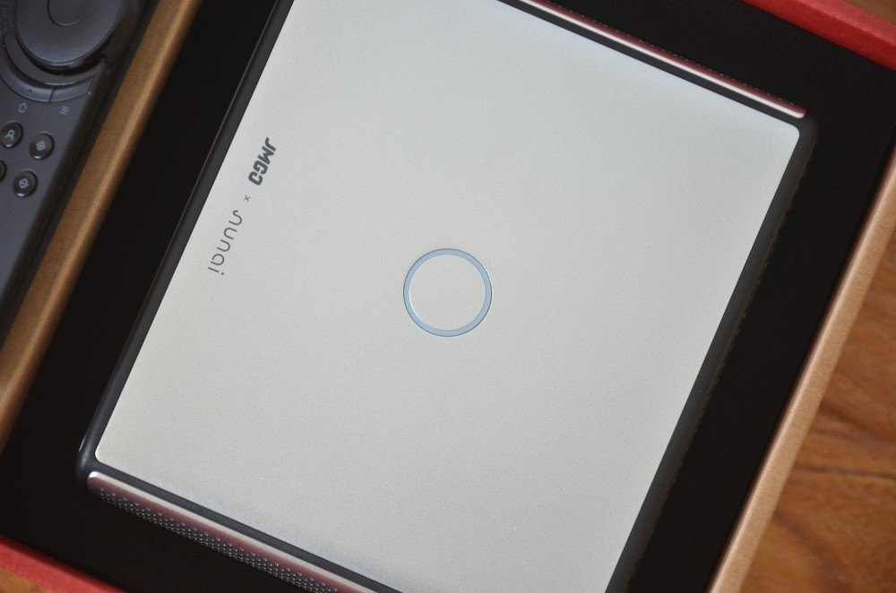 坚果新品评测:搭载NUNAI系统,1080P高清分辨