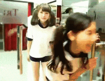 搞笑gif图:这么欢快的热舞,小姐姐哪里学的