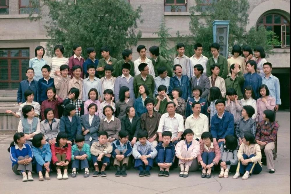 八十年代校园珍贵照片,那时候的学生干干净净,是80后的整个青春