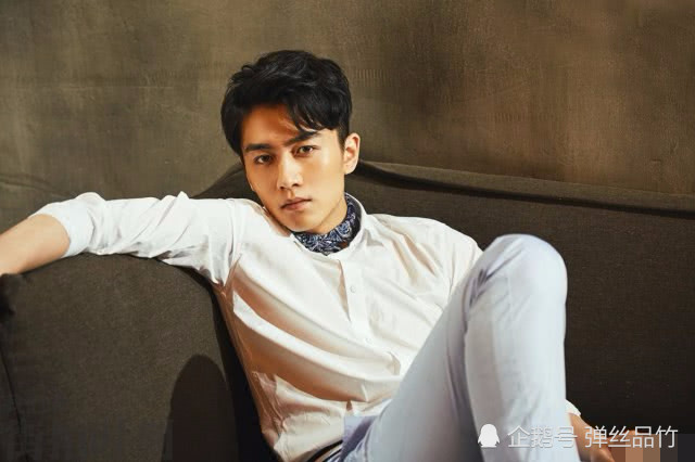 陈晓剪掉长发剃掉胡子秒回颜值巅峰！网友：哪里来的小鲜肉