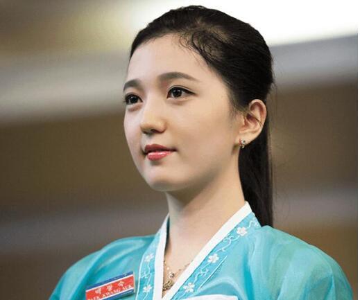 中国人在朝鲜住的酒店,连服务员都是大学毕业