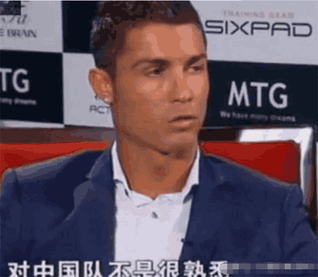 国足战胜日本之后又赢了韩国,主教练着姿势帅